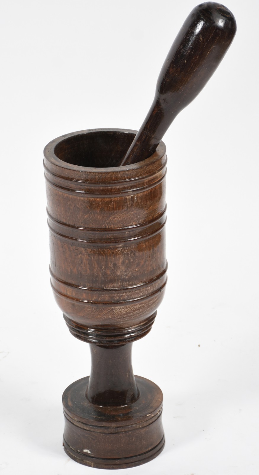 Pilão de madeira (pequenas partes quebradas na base). - foto 1 de 4