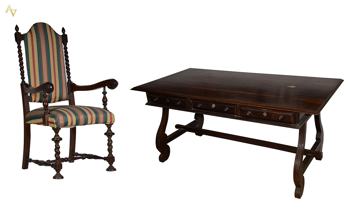 Mesa de escritório de jacarandá com 3 gavetas, med. 1,70 x 0,90 alt...