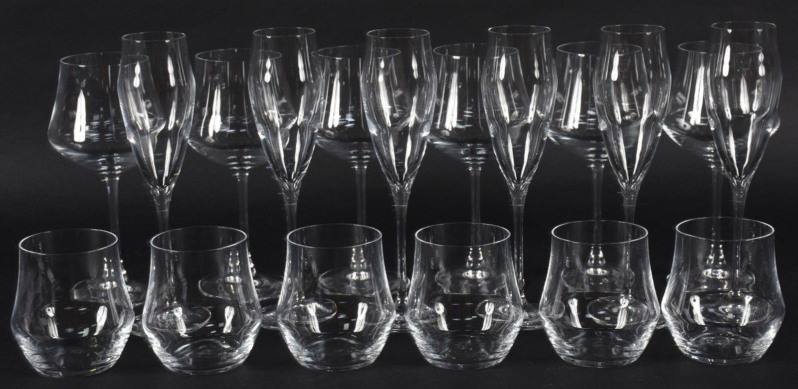 Conjunto de taças de cristal composto de 6 flutes para champagne, 6... - foto 1 de 4