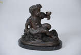 E. ROSSI - Escultura em bronze representando Me... - E. ROSSI - Escultura em bronze representando Menino. Altura: 23 cm