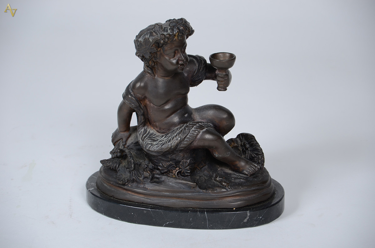 E. ROSSI - Escultura em bronze representando Menino. Altura: 23 cm - foto 1 de 4