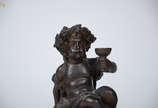 E. ROSSI - Escultura em bronze representando Me... - E. ROSSI - Escultura em bronze representando Menino. Altura: 23 cm
