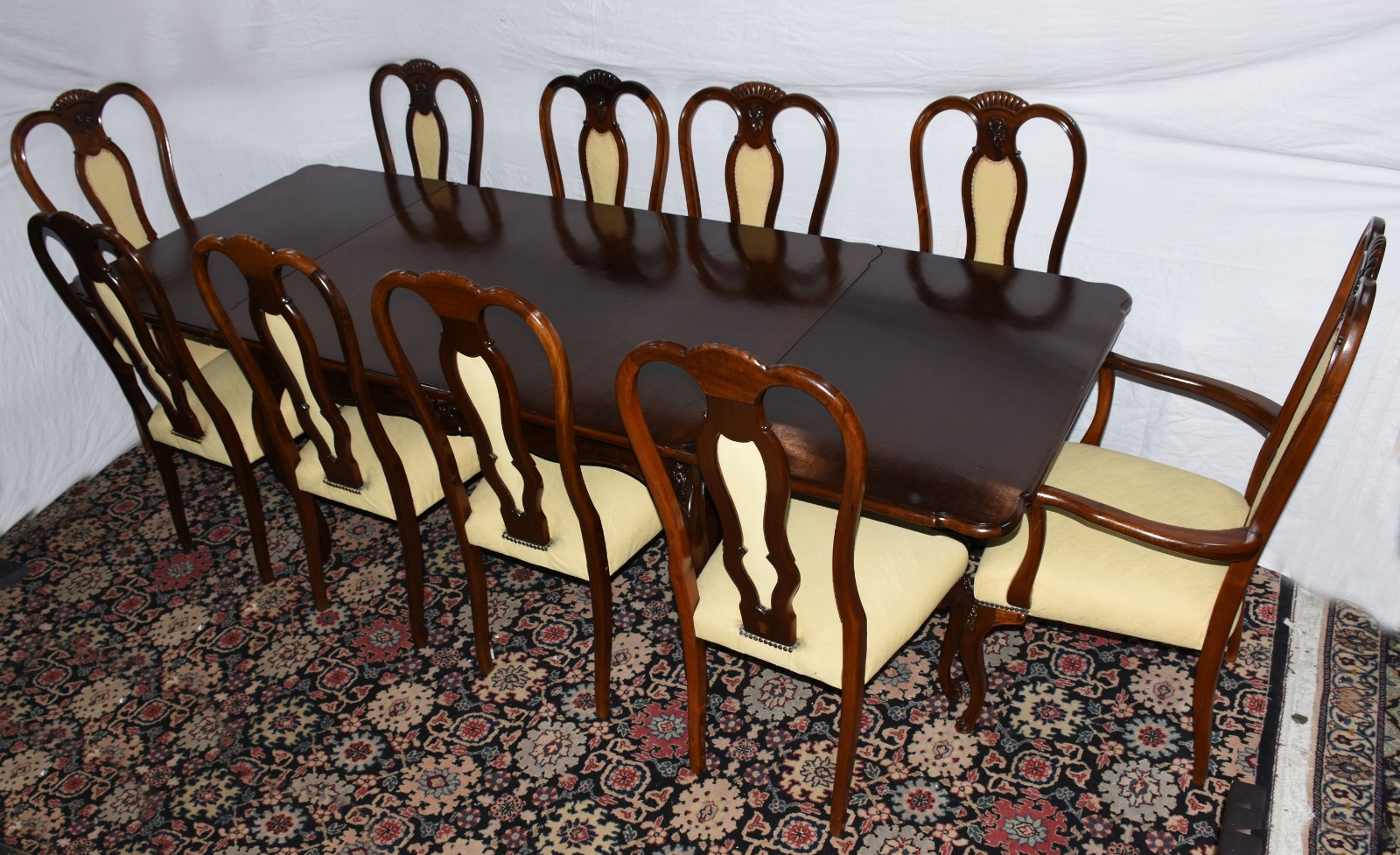 Mesa de jantar de madeira nobre estilo Luis XV, feitio retangular com... - foto 1 de 7