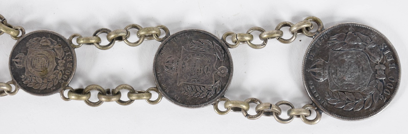 Dois cinzeiros de prata contrastada, com moedas, para braços de sofá... - foto 4 de 8