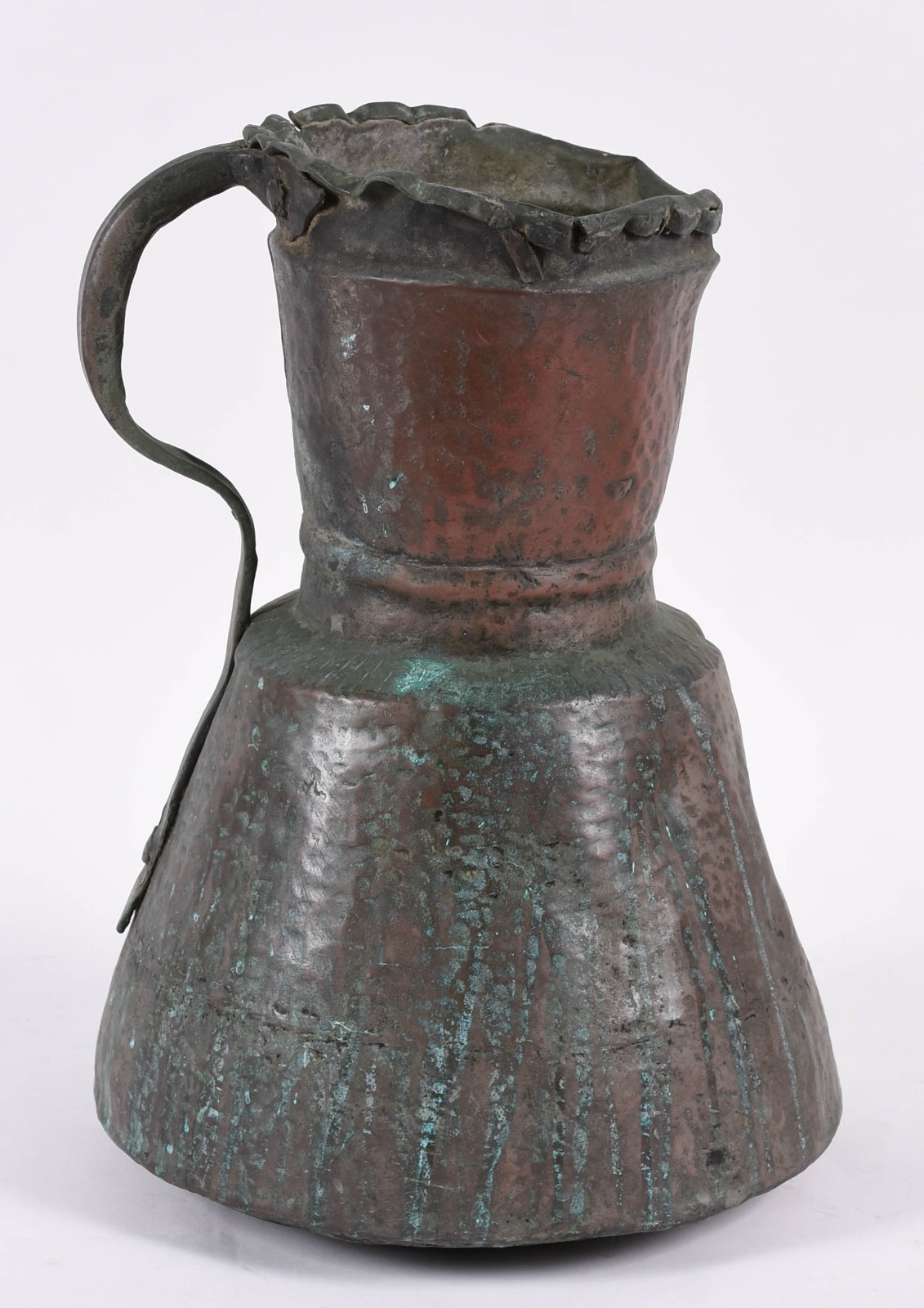 Jarra com alça de cobre (oxidado). - foto 1 de 3