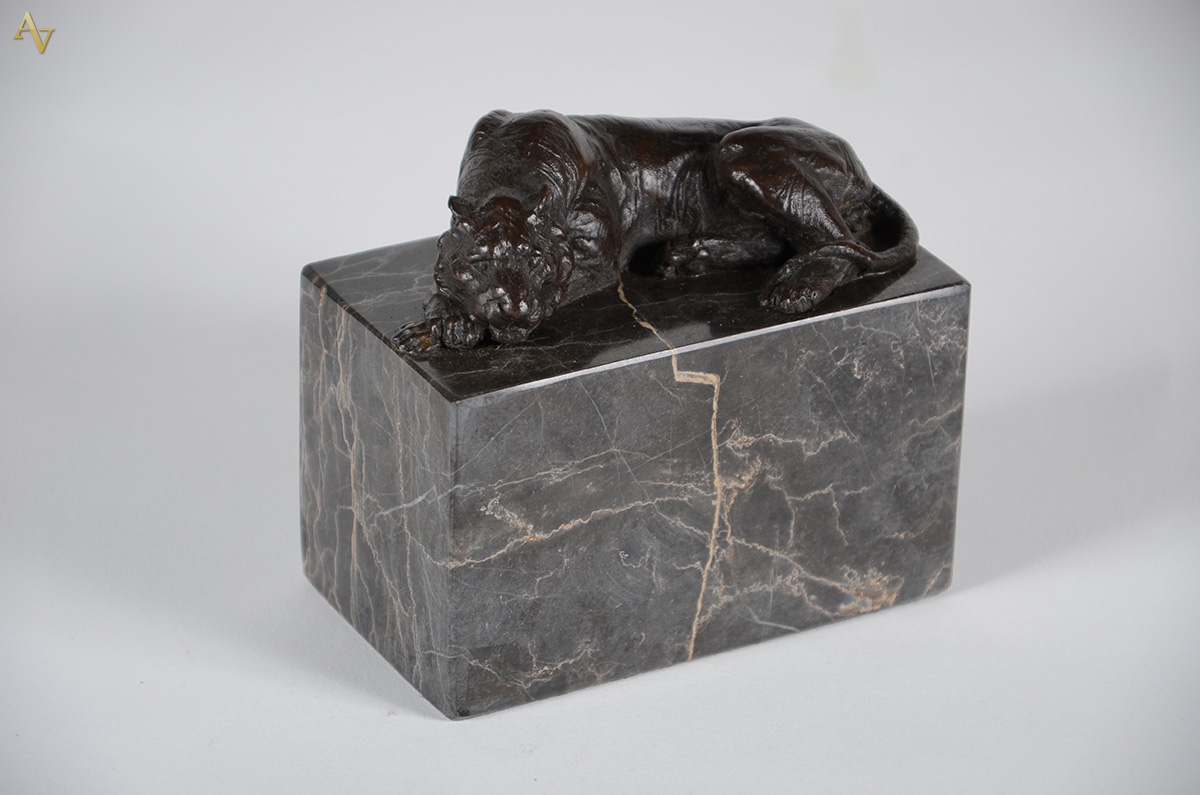 LOUIS-ALBERT CARVIN - Escultura em bronze representando Tigre com... - foto 1 de 3