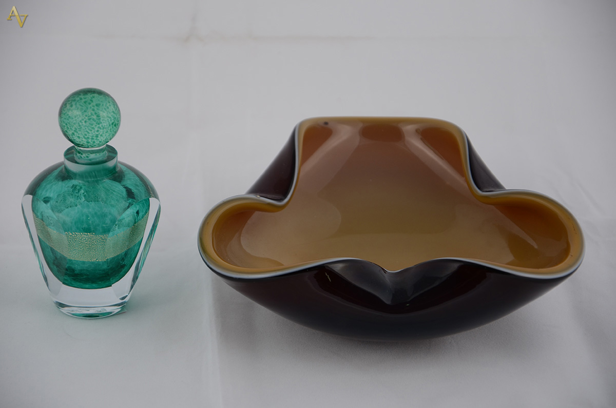 Duas peças em murano sendo: Bowl (diâmetro: 19 cm) e perfumeiro...