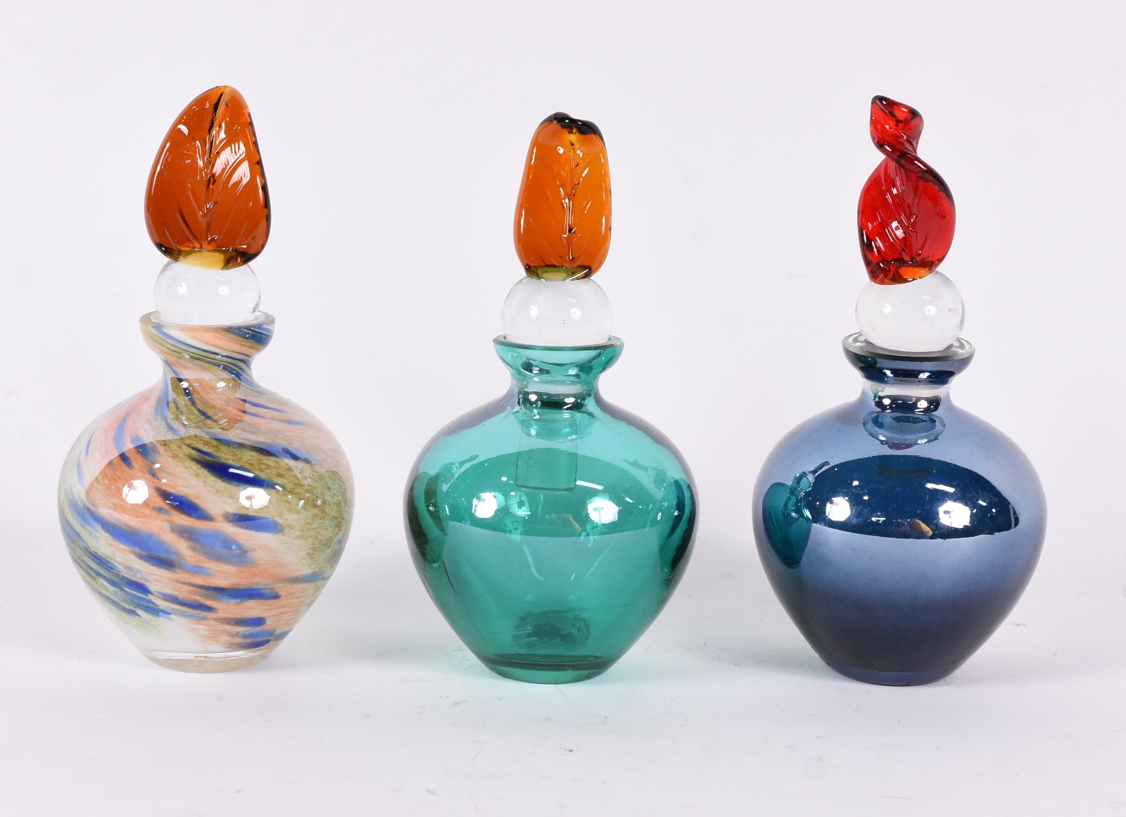 Três perfumeiros franceses. - foto 1 de 3