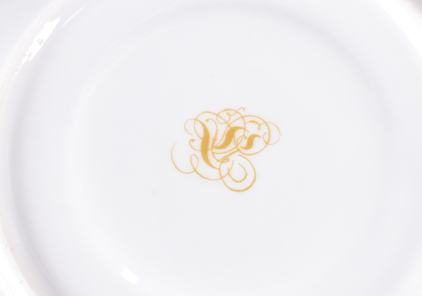 Aparelho de jantar de porcelana branca com flores e pássaros em... - foto 4 de 4