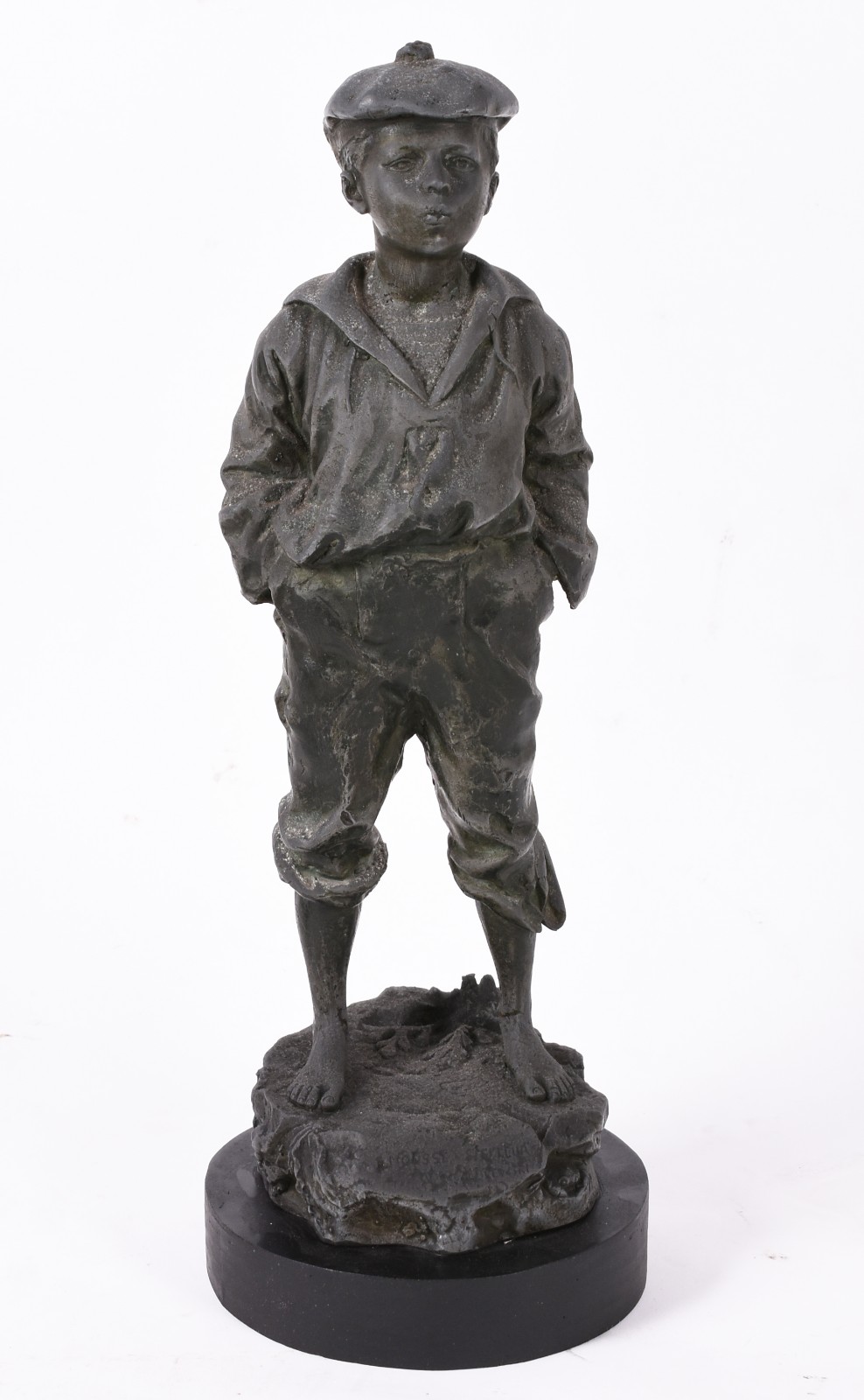Estatueta de petit bronze representando menino assoviando. (desgastes) - foto 1 de 4