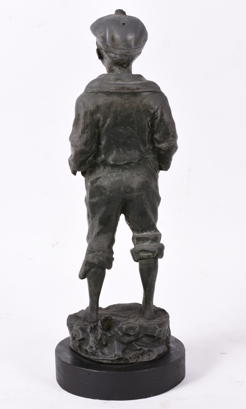 Estatueta de petit bronze representando menino assoviando. (desgastes) - foto 3 de 4