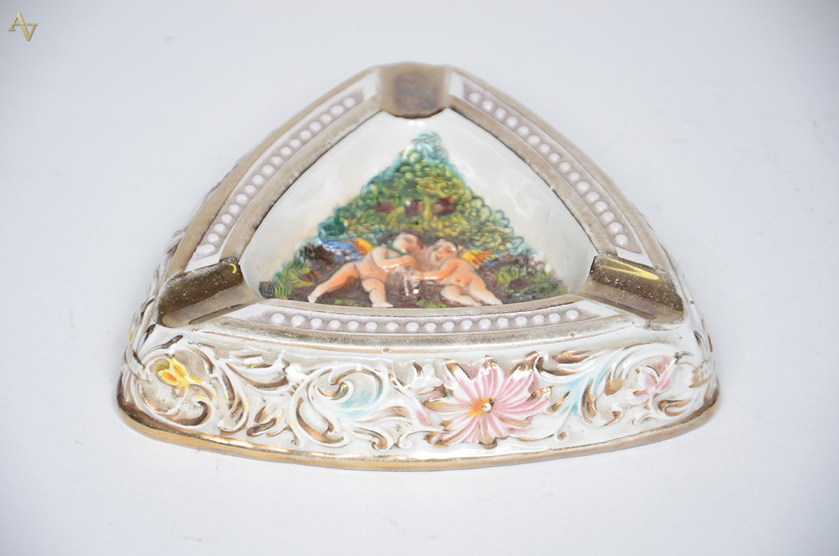 Cinzeiro de porcelana italiana Capodimonte feitio triangular (cada...