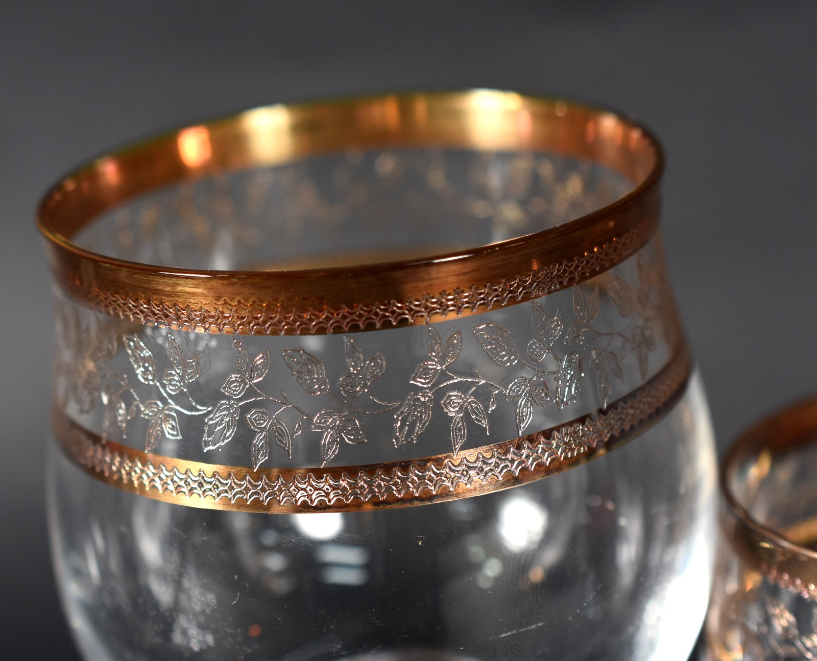 Conjunto de cálices de cristal com bordas douradas composto de: 12... - foto 3 de 3