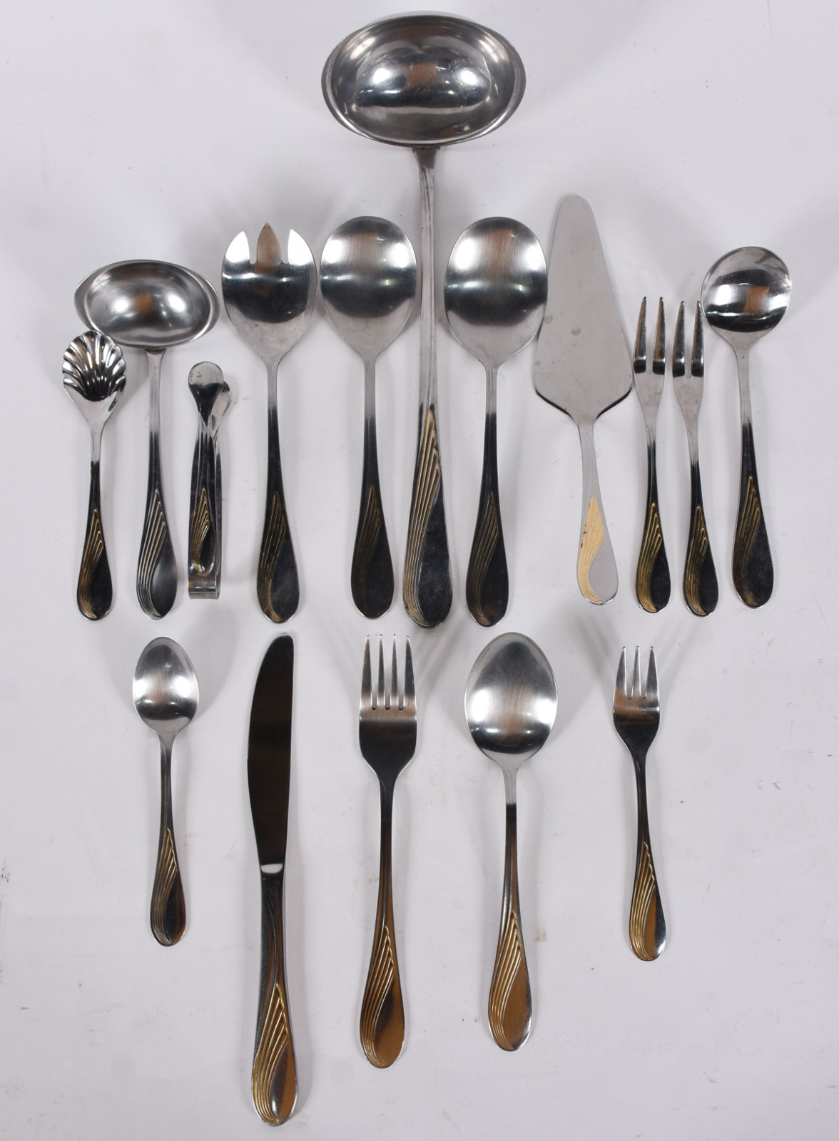 Faqueiro de Inox com detalhes dourados, composto de: 11 garfos, 10... - foto 1 de 9