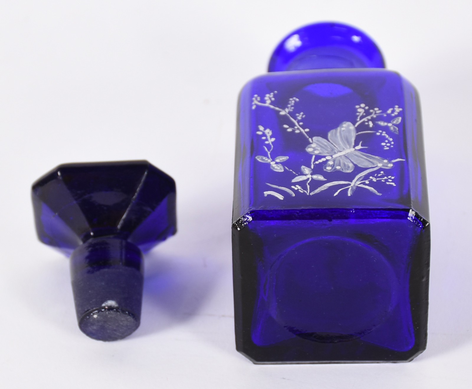 Duas peças, sendo pente feminino de tartaruga e perfumeiro azul de... - foto 5 de 5