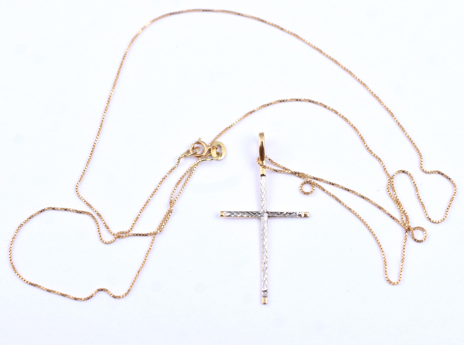 Gargantilha de ouro contraste 750 e crucifixo 3 ct (Por motivos de... - foto 3 de 6