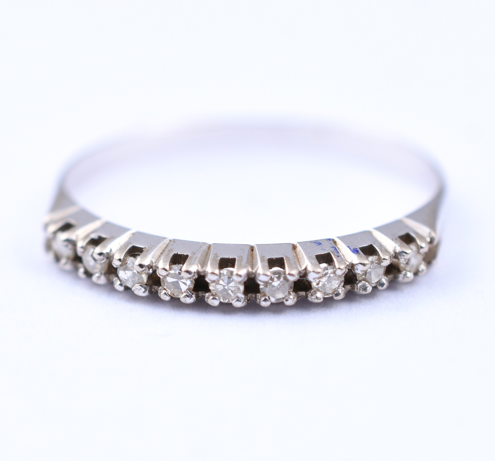 Anel de ouro branco com 10 brilhantes de aproximadamente 0,10 ct, aro... - foto 1 de 4
