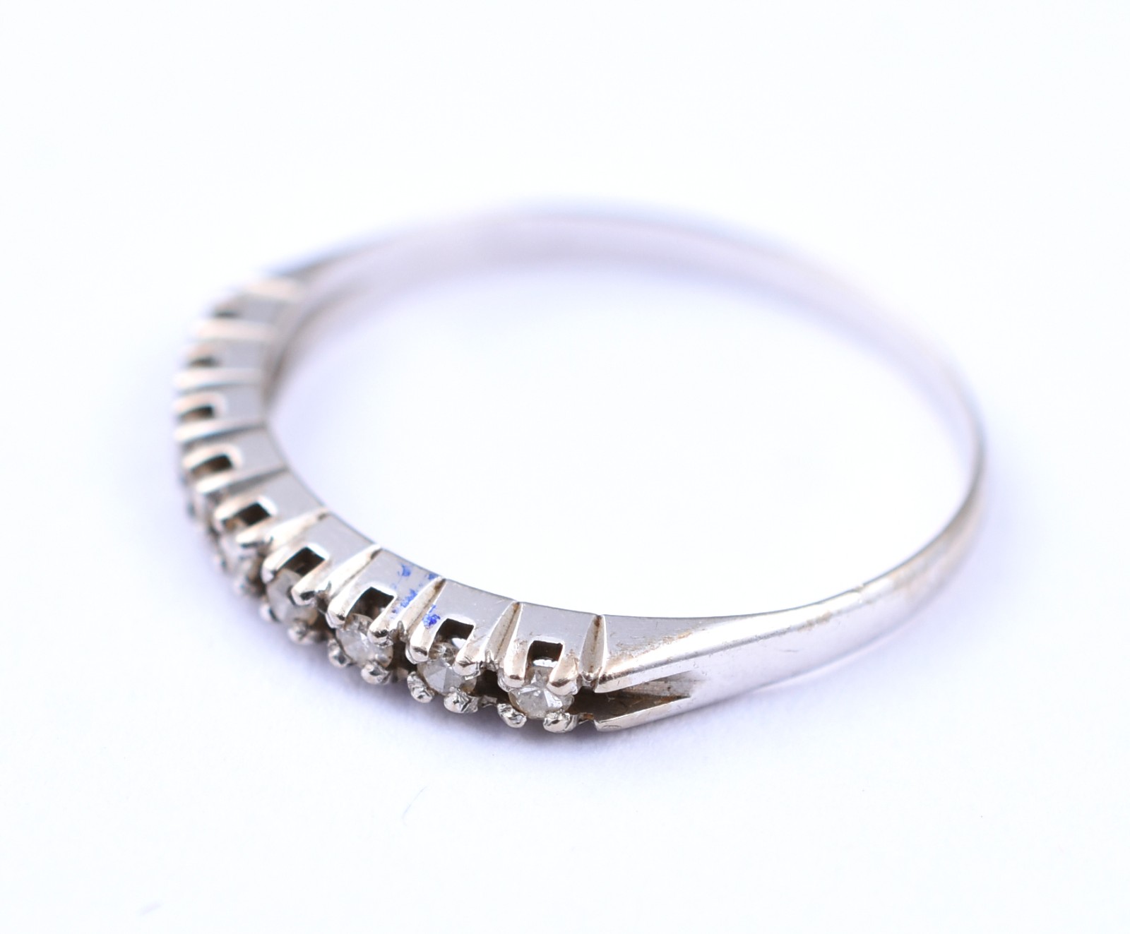 Anel de ouro branco com 10 brilhantes de aproximadamente 0,10 ct, aro... - foto 2 de 4