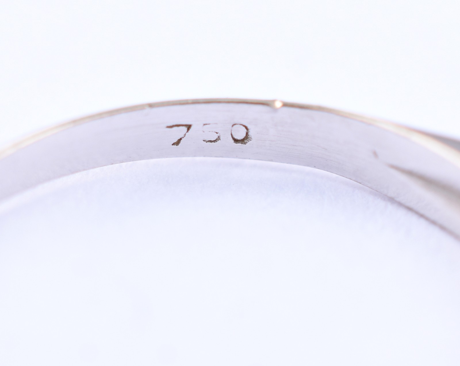 Anel de ouro branco com 10 brilhantes de aproximadamente 0,10 ct, aro... - foto 3 de 4
