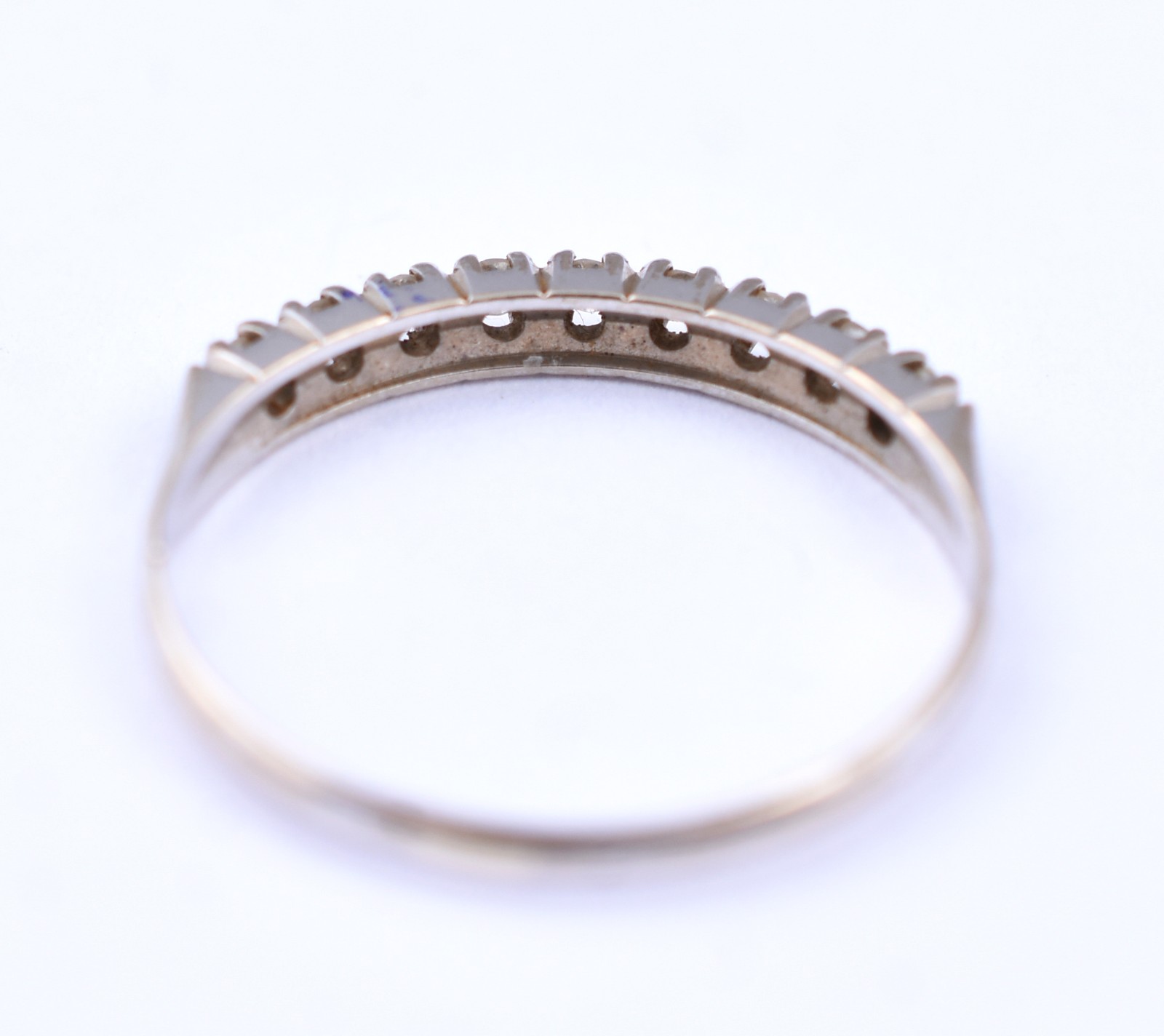 Anel de ouro branco com 10 brilhantes de aproximadamente 0,10 ct, aro... - foto 4 de 4