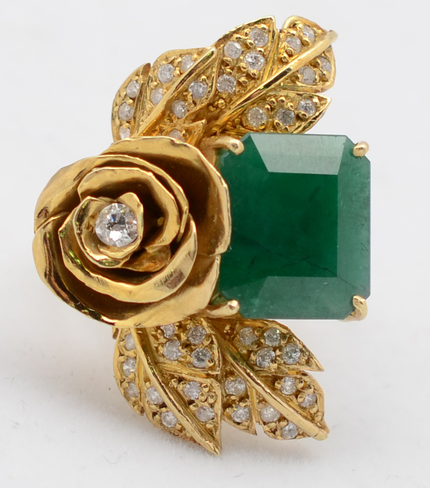 Anel em ouro amarelo 18 k em forma de flor e folhas, cravejado com... - foto 3 de 4