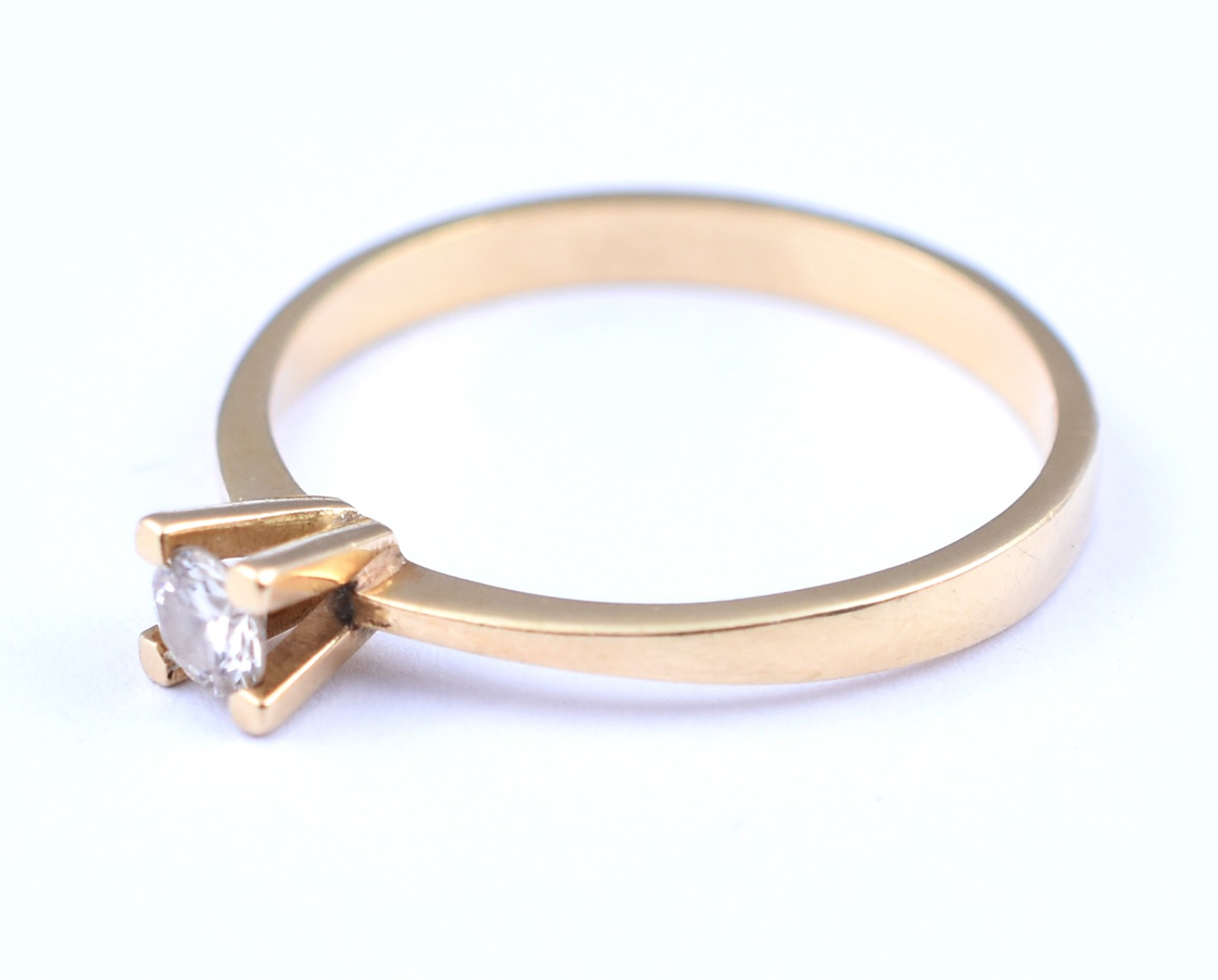 Solitário de ouro, um brilhante de 0,20 ct, aro 22 (Por motivos de... - foto 2 de 4