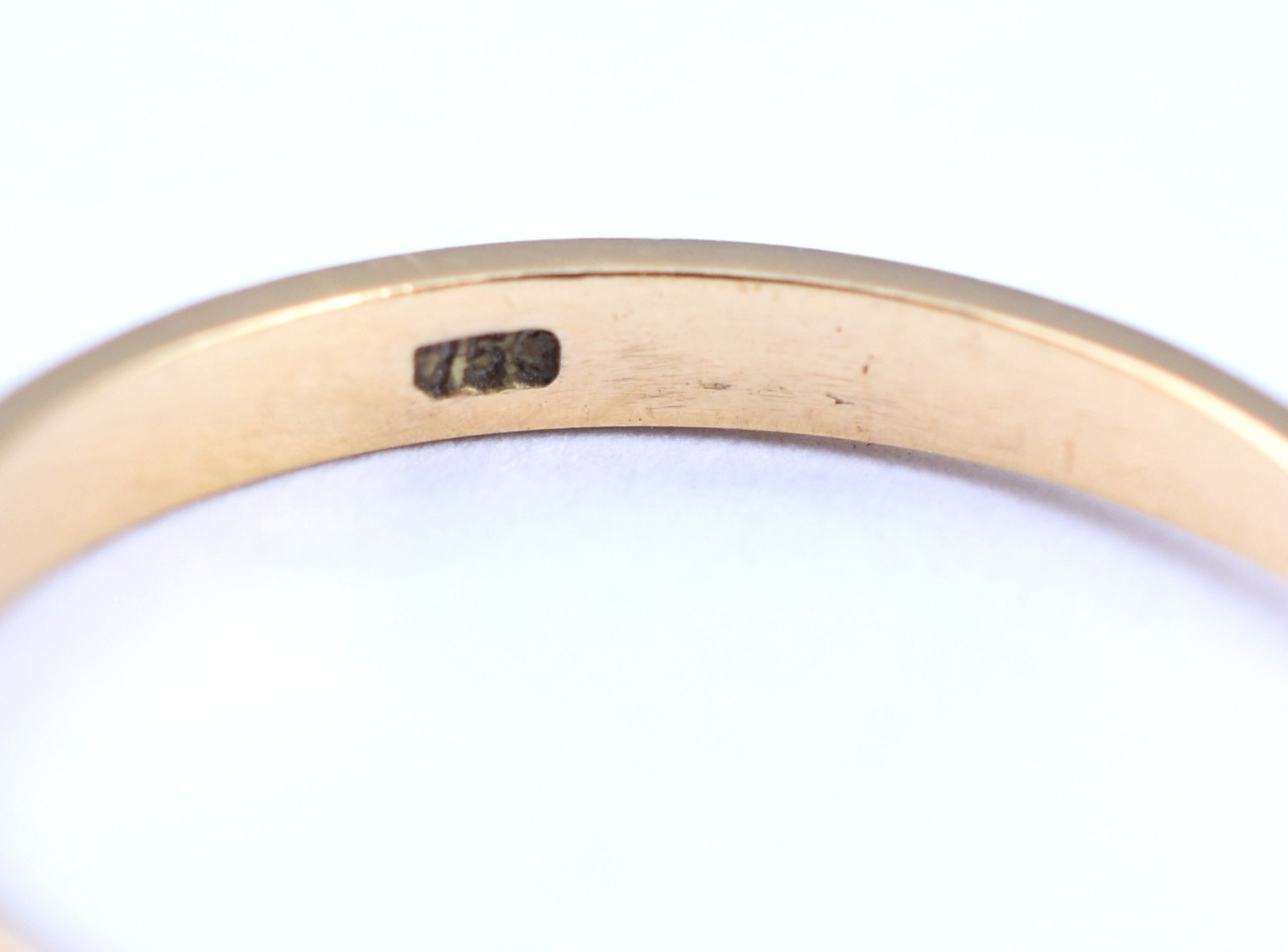 Solitário de ouro, um brilhante de 0,20 ct, aro 22 (Por motivos de... - foto 3 de 4
