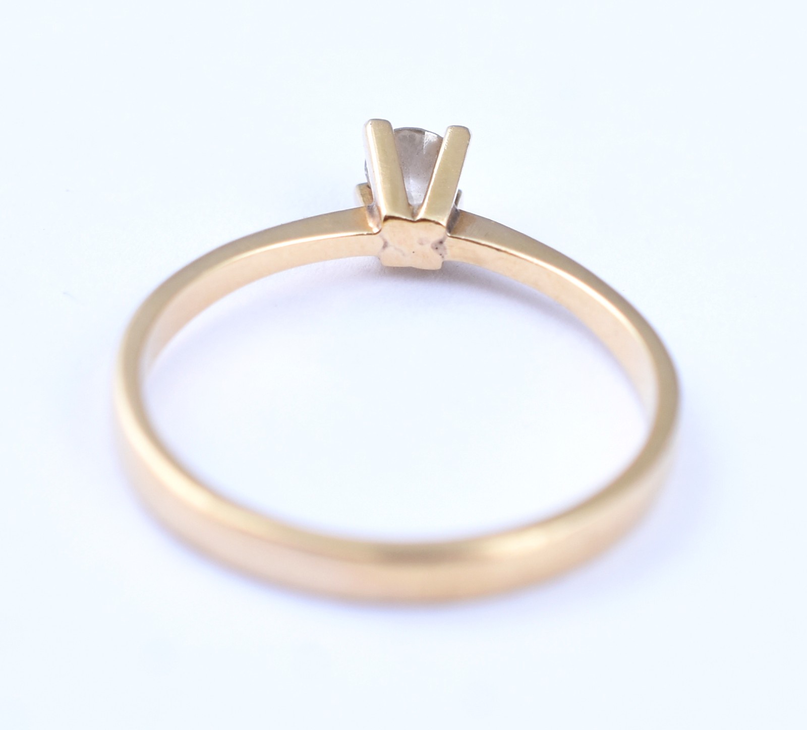 Solitário de ouro, um brilhante de 0,20 ct, aro 22 (Por motivos de... - foto 4 de 4