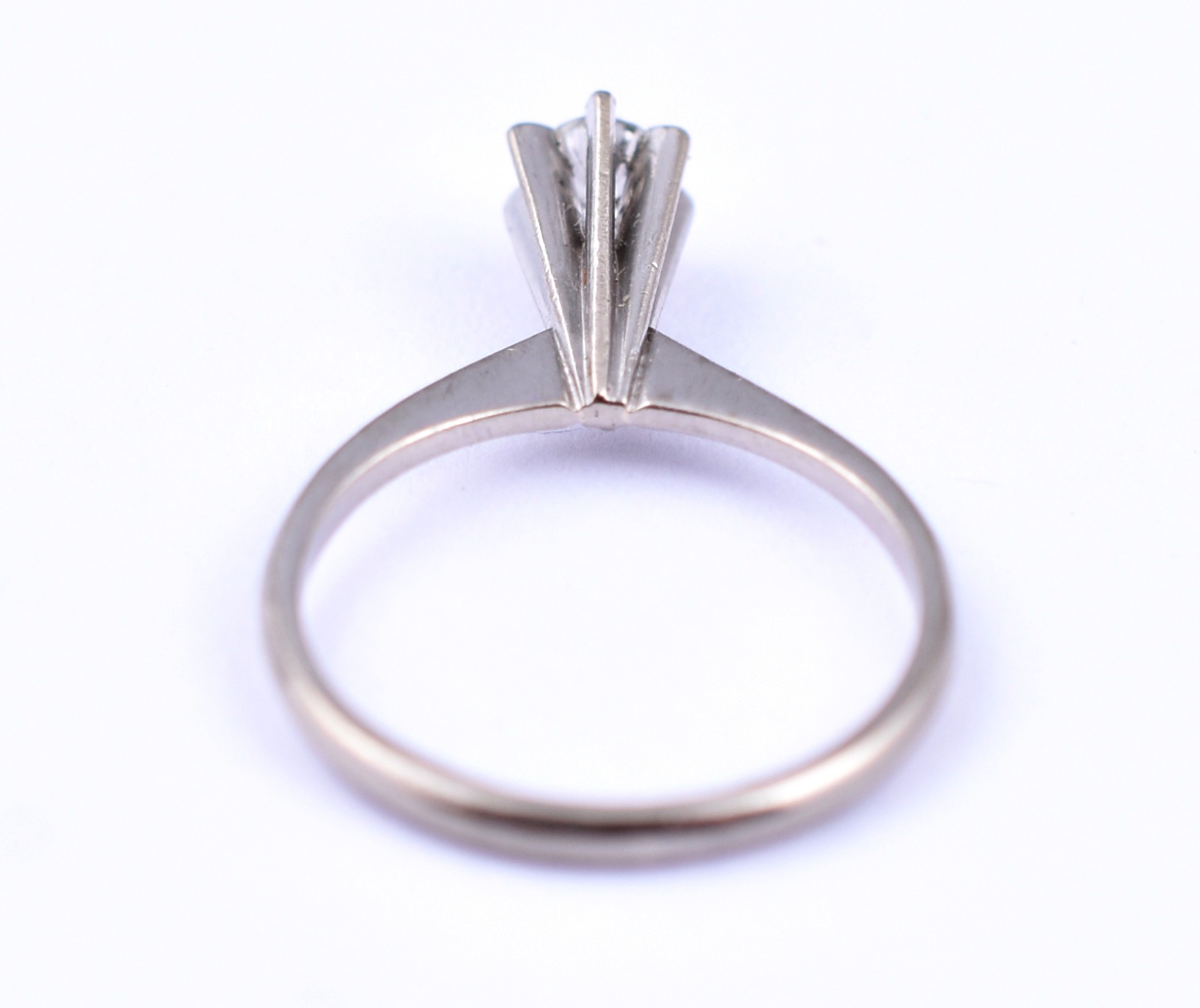 Solitário de ouro branco , com um brilhante de 0,25 ct, aro 11 (Por... - foto 3 de 3