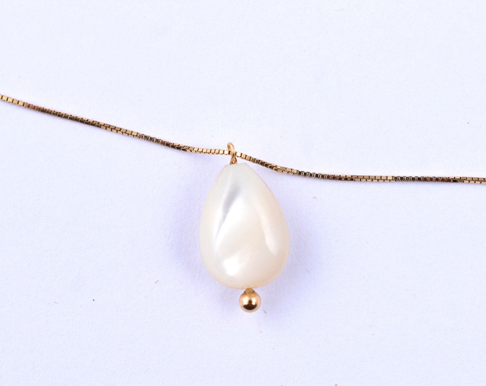 Gargantilha de ouro 18 k com pingente de madre perola feitio gota... - foto 1 de 4