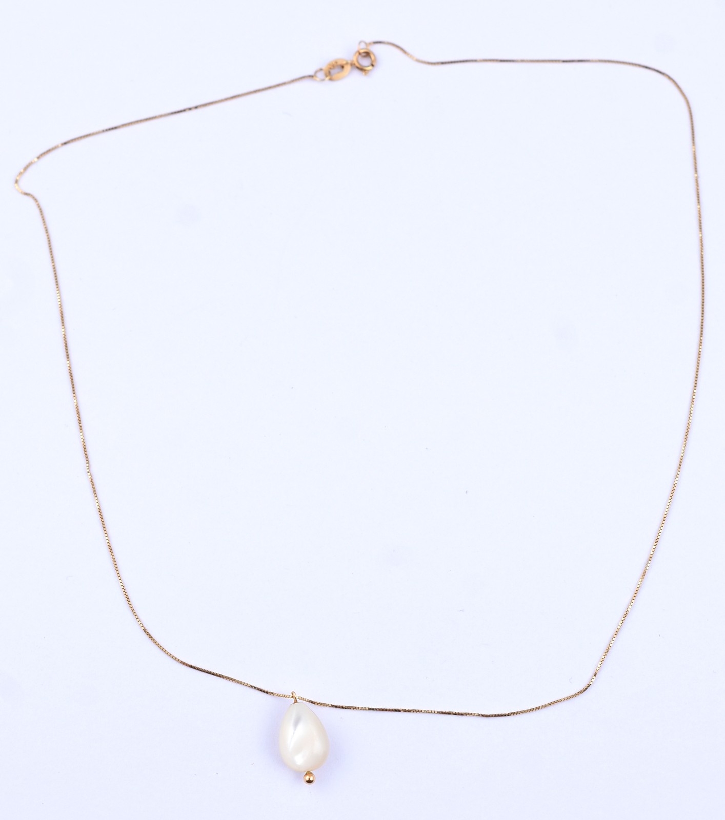 Gargantilha de ouro 18 k com pingente de madre perola feitio gota... - foto 2 de 4