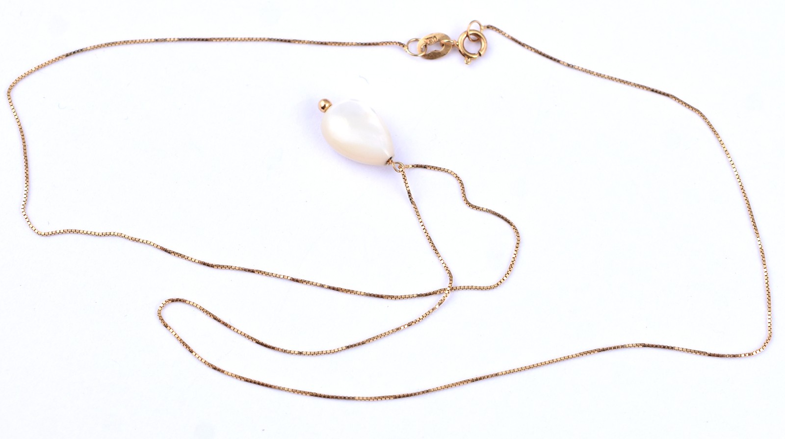 Gargantilha de ouro 18 k com pingente de madre perola feitio gota... - foto 3 de 4
