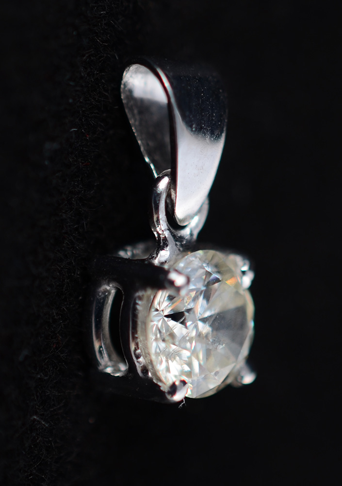 Pendente " Ponto de luz " de ouro branco 18k e brilhante de... - foto 2 de 2