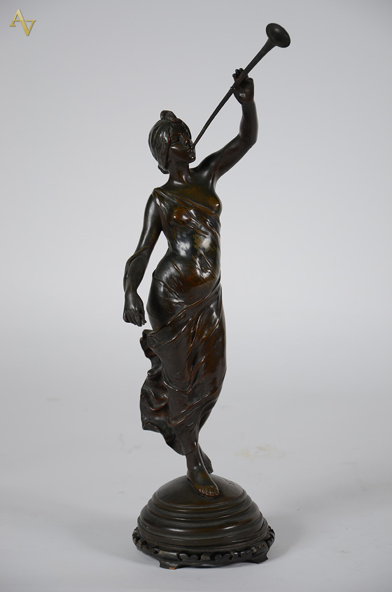 E. VILLANIS - Escultura em bronze com peanha em madeira. Altura total... - foto 1 de 4