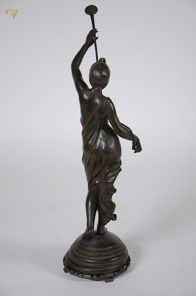 E. VILLANIS - Escultura em bronze com peanha em madeira. Altura total... - foto 2 de 4