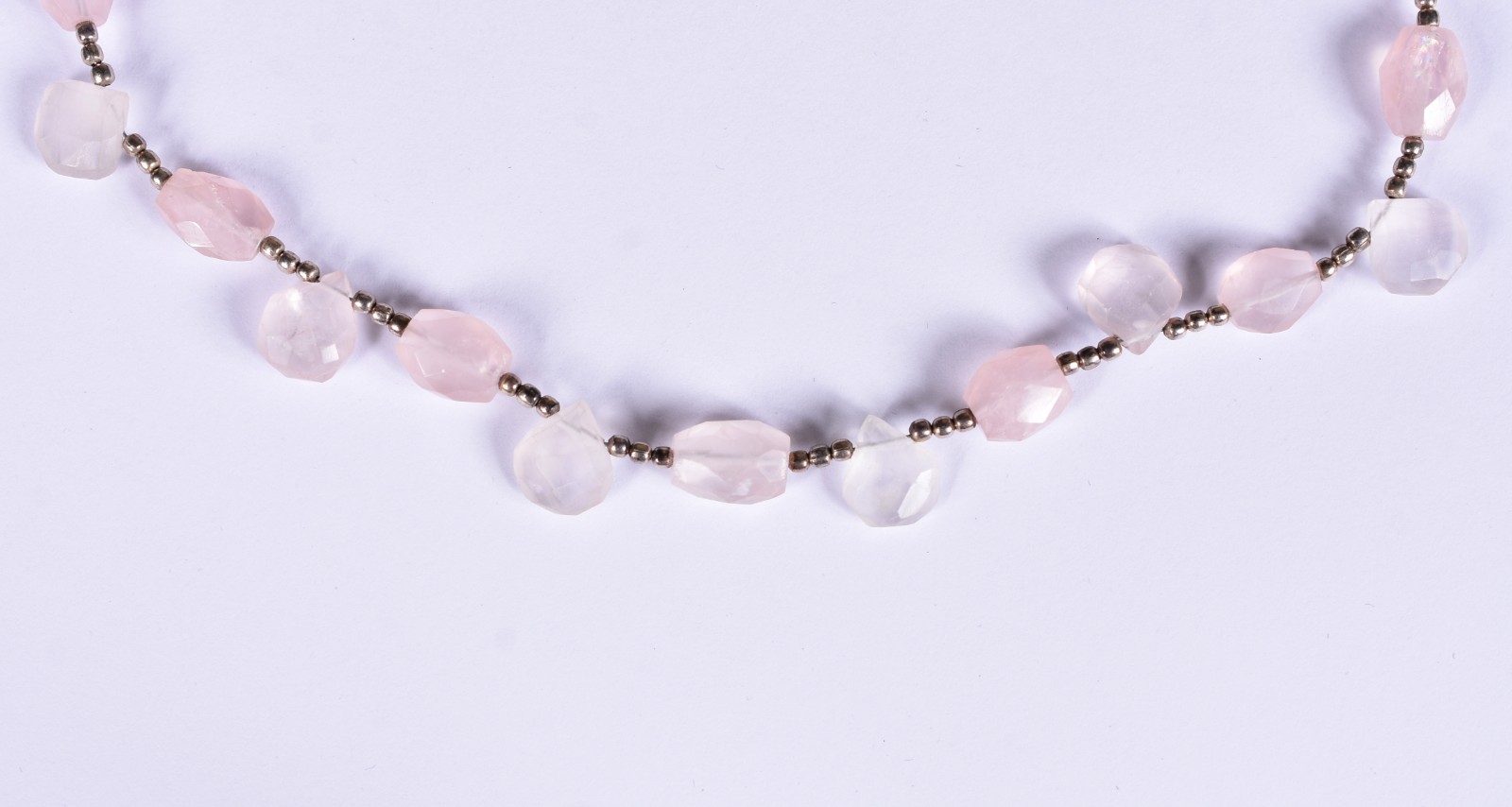 Colar em prata de lei 925 ml, com pedras quartzo rosa feitio gotas... - foto 1 de 3