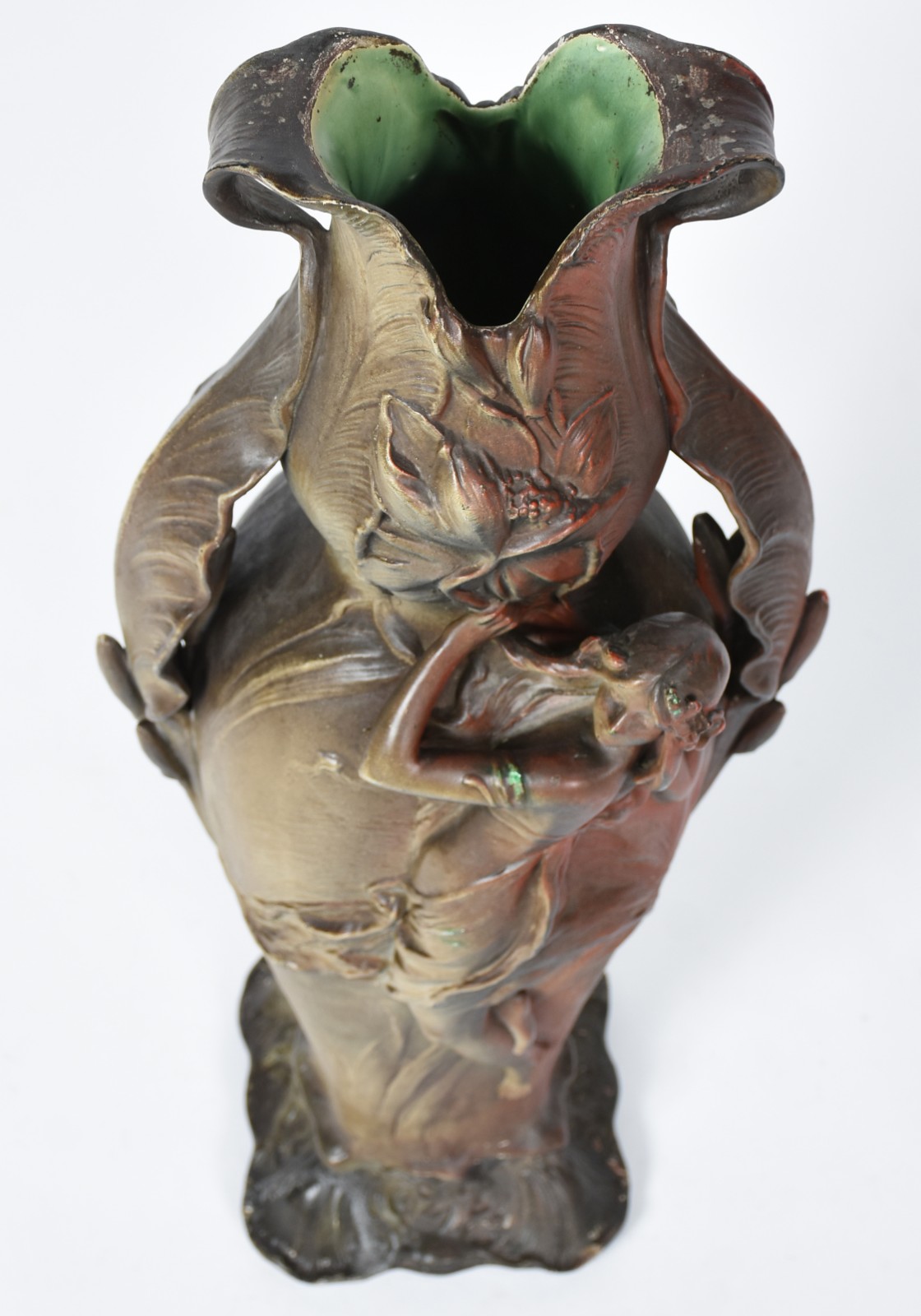 Grande vaso Art Nouveau de terracota com figura feminina e flores em... - foto 2 de 8