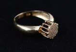 Anel de ouro 750 mls com brilhantes, peso 4,8 g. - Anel de ouro 750 mls com brilhantes, peso 4,8 g.