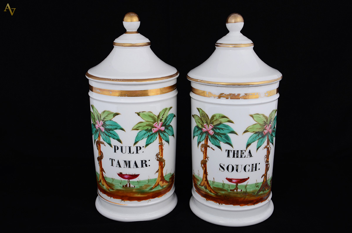 Par de potes de farmácia em porcelana francesa VIEUX PARIS. Altura...