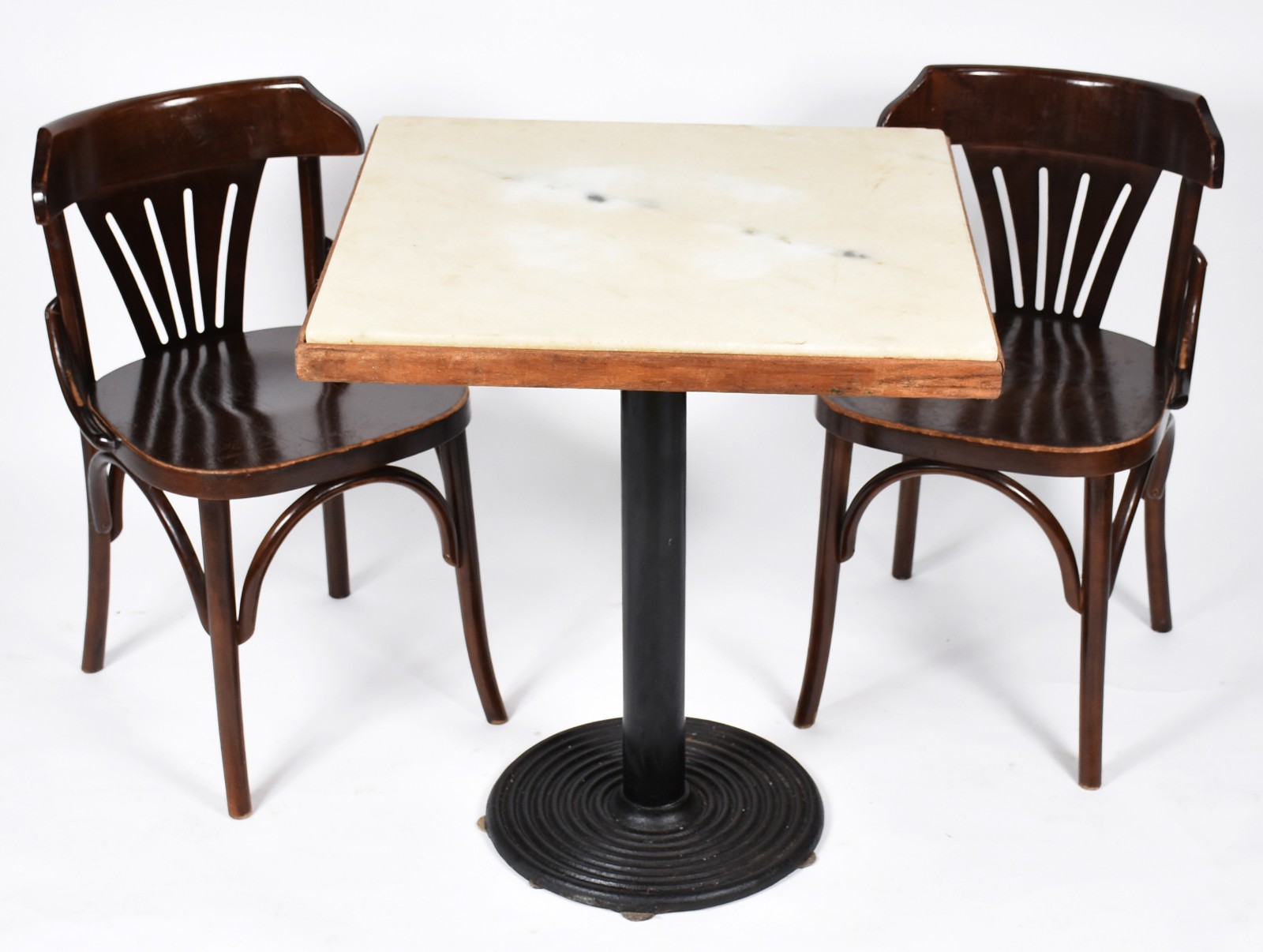Conjunto de mesa com tampo de mármore e base de metal, e 2 cadeiras... - foto 1 de 8