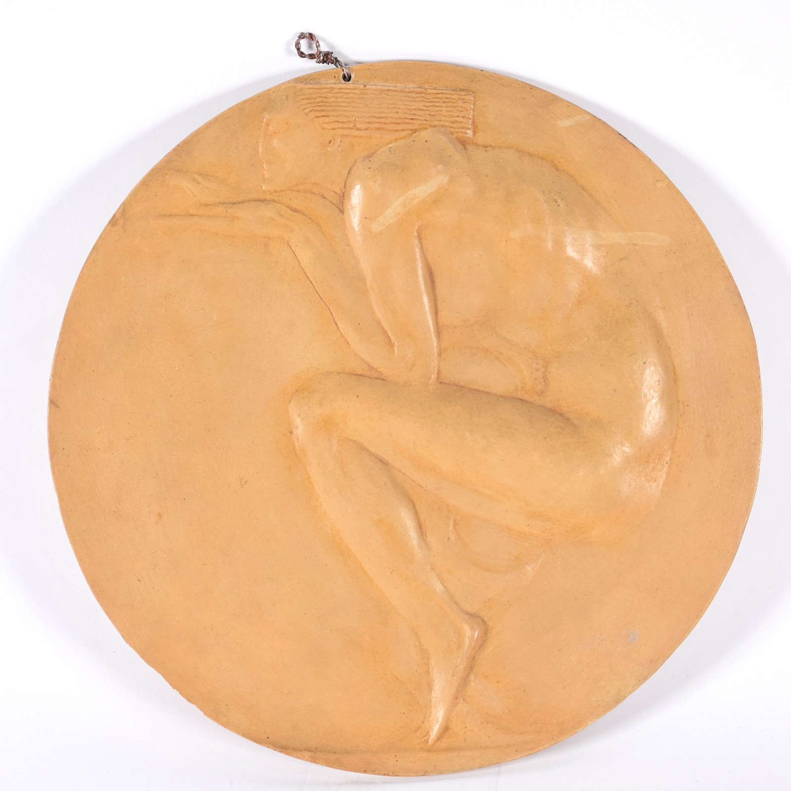 Placa Art Deco redonda em terracota com figura em relevo, circa 1925... - foto 1 de 3