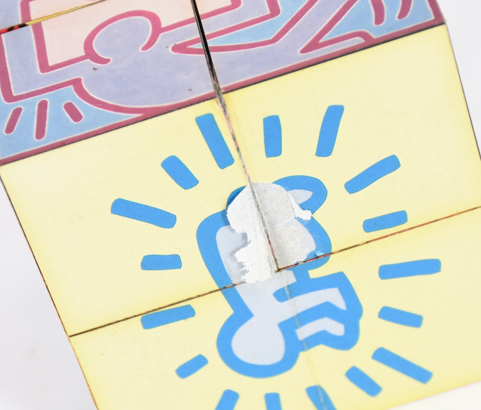 Cubo multi face Keith Haring articulado. (partes do papel com... - foto 3 de 4