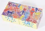 Cubo multi face Keith Haring articulado. (parte... - Cubo multi face Keith Haring articulado. (partes do papel com desgastes)