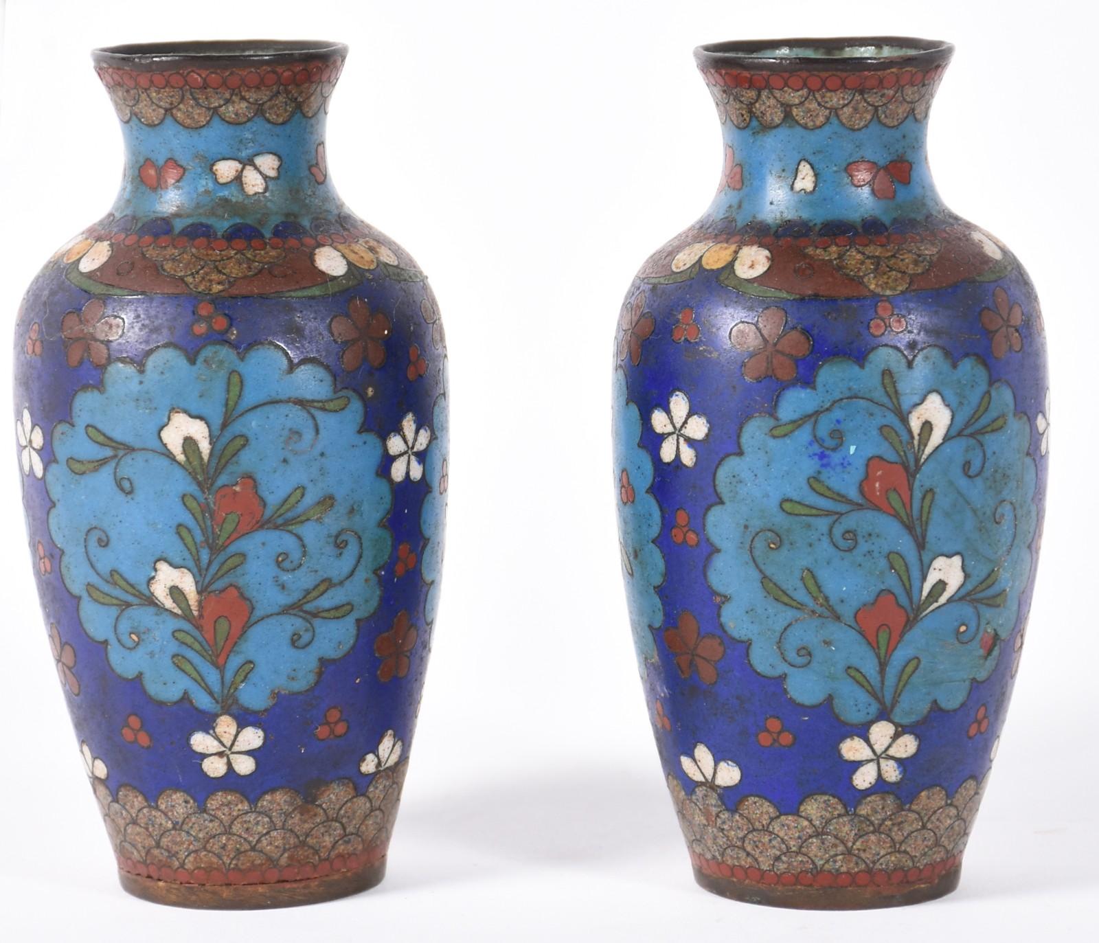 Par de pequenos vasos de cloisonné azul decoração floral em... - foto 1 de 5