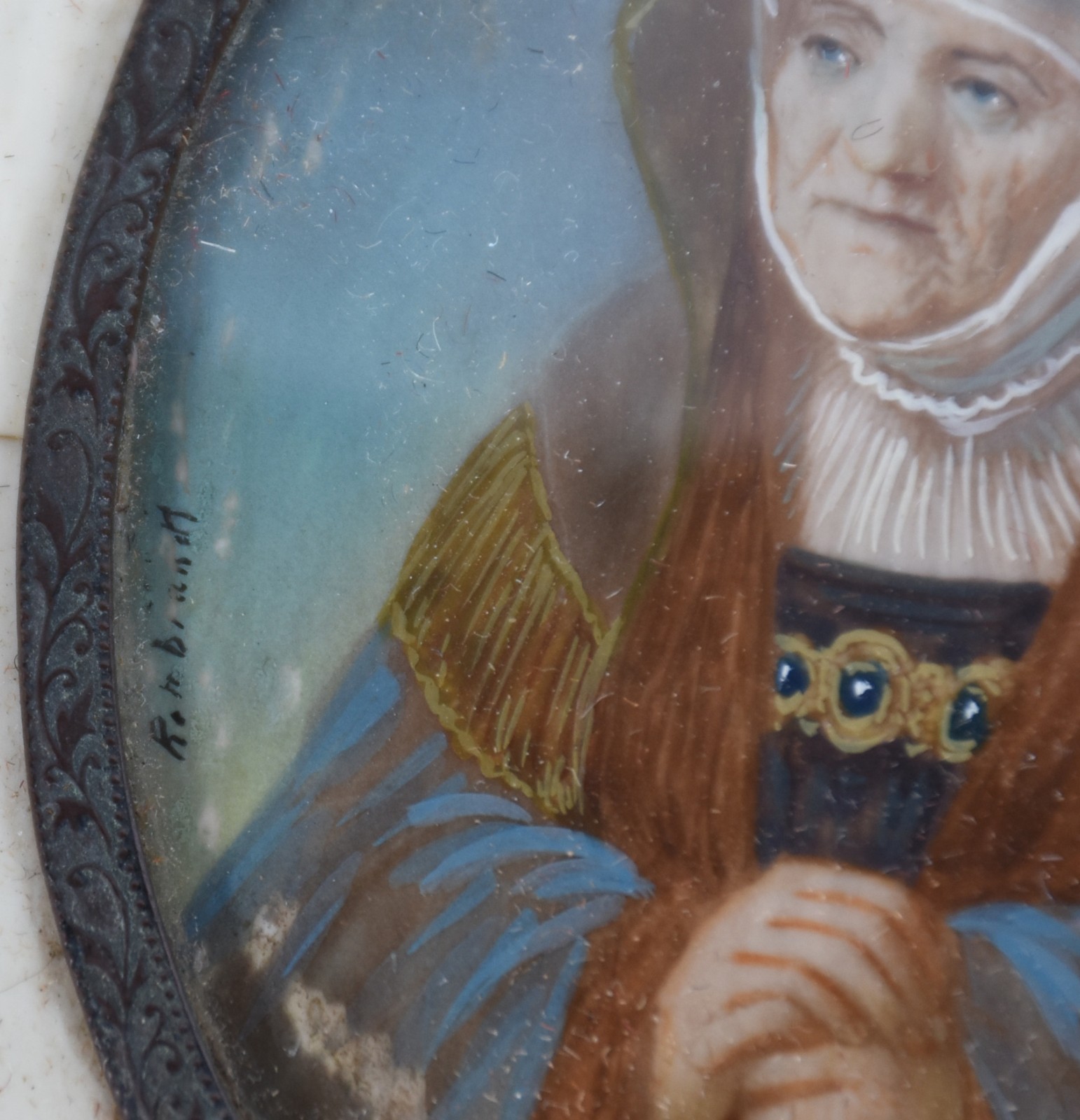 Três miniaturas com figuras femininas e molduras com detalhes em... - foto 3 de 5