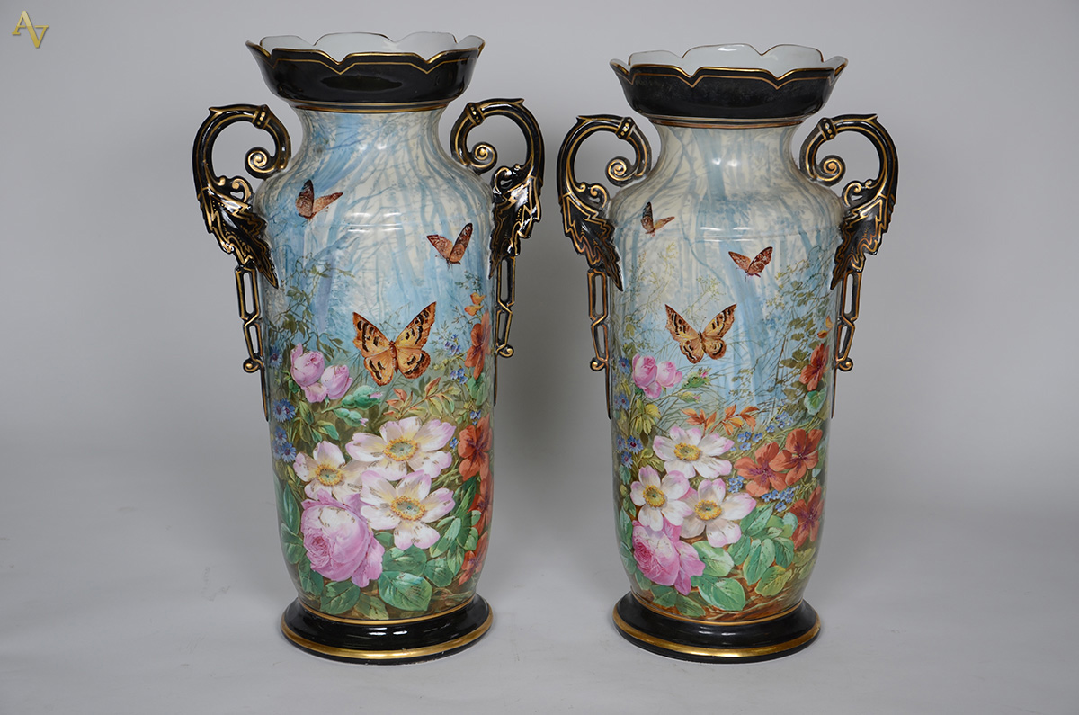Par de vasos de porcelana francesa VIEUX PARIS, decorados com...