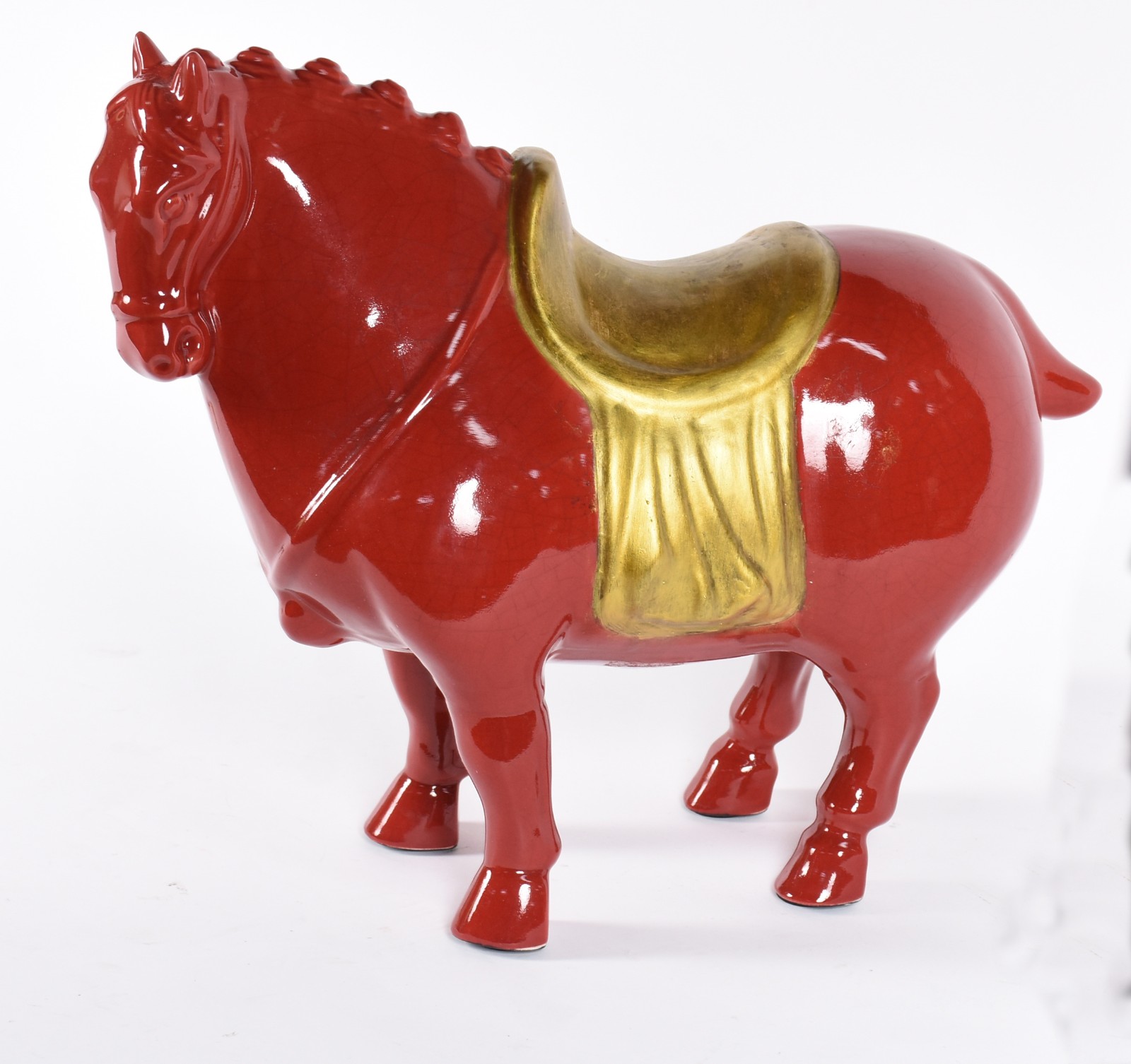 Cavalo de cerâmica estilo oriental na cor vinho. - foto 2 de 4