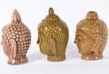 Três cabeças pequenas de cerâmica representando... - Três cabeças pequenas de cerâmica representando Buda.