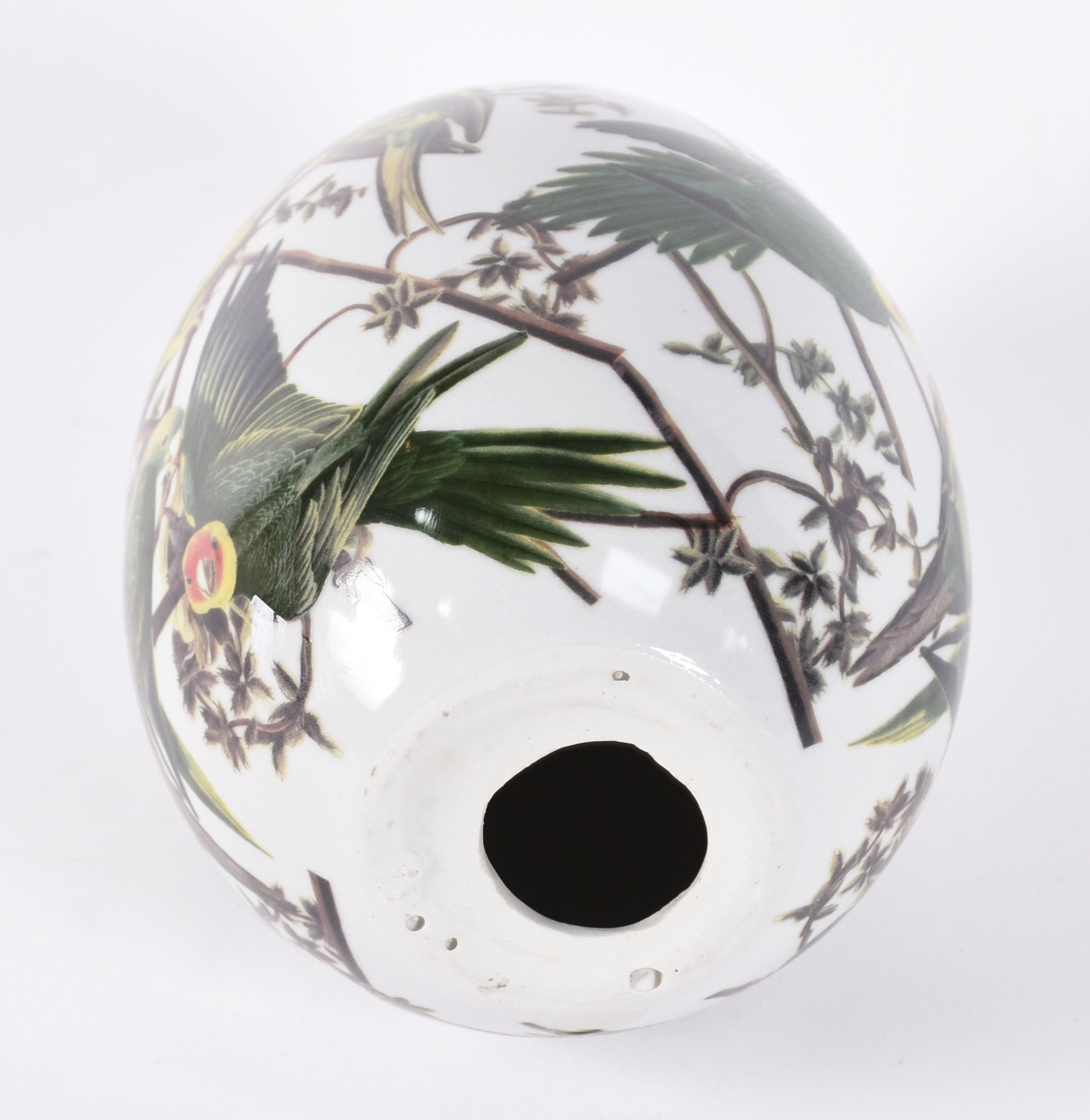 Ovo/pinha decorativa de porcelana com pássaros em policromia. - foto 3 de 3