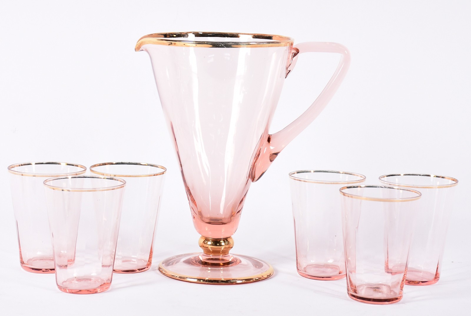Conjunto de jarra com 6 copos de cristal na cor salmon e bordas... - foto 1 de 3